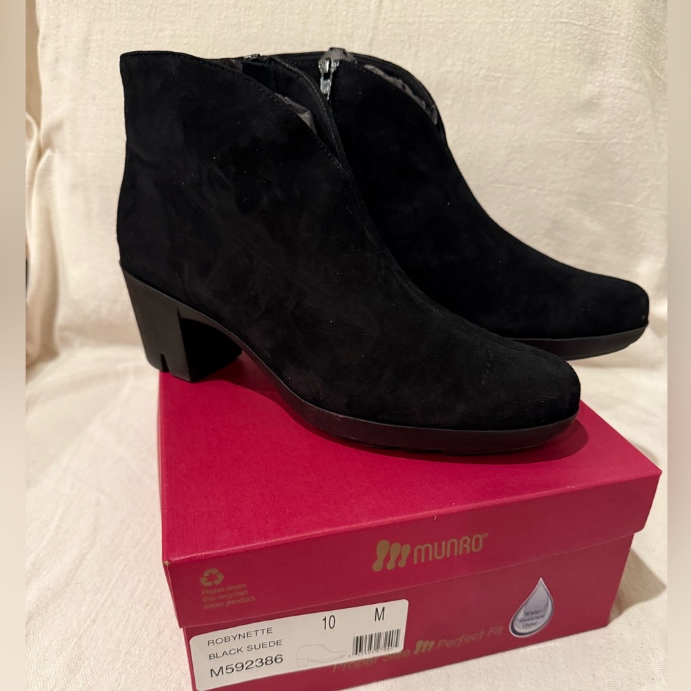 Munro, Robynette, black suede bootie